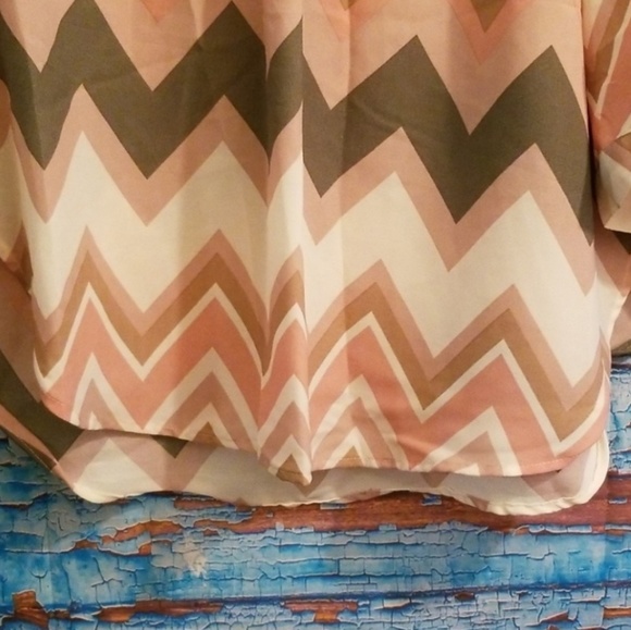 🆕️🏷Chevron Top - Picture 5 of 6
